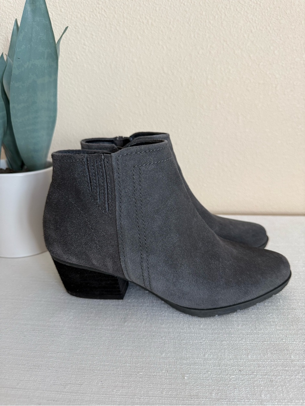 Blondo Waterproof Gray Suede Ankle Boots Stylish Chelsea Heel